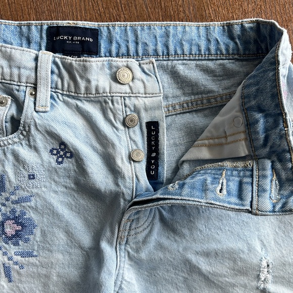 Lucky Brand embroidered jean shorts 6 28 90’s midi - Picture 3 of 8